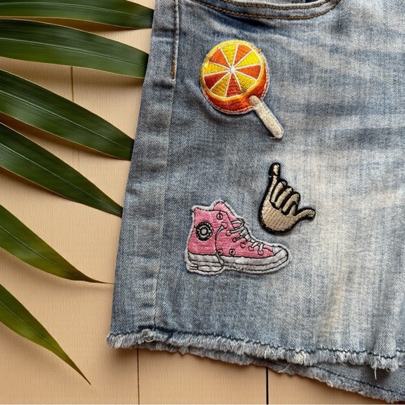 INDIGO REIN Distressed Denim Jean Shorts w/ Fun Patches – Size 11 Juniors - Picture 2 of 10